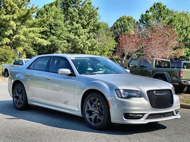 2023 Chrysler 300 Touring L