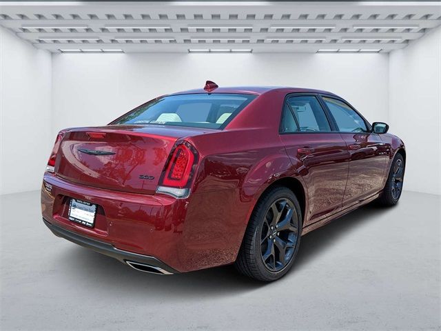 2023 Chrysler 300 Touring L