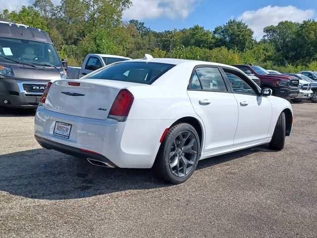 2023 Chrysler 300 Touring L