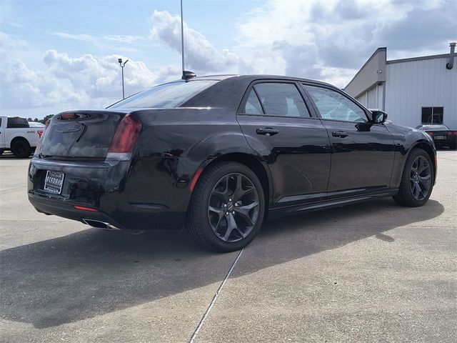 2023 Chrysler 300 Touring L