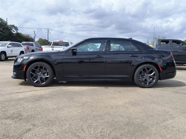 2023 Chrysler 300 Touring L