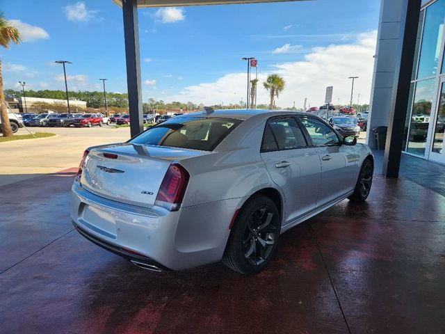 2023 Chrysler 300 Touring L