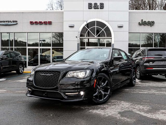 2023 Chrysler 300 Touring L