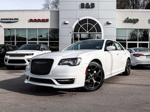 2023 Chrysler 300 Touring L