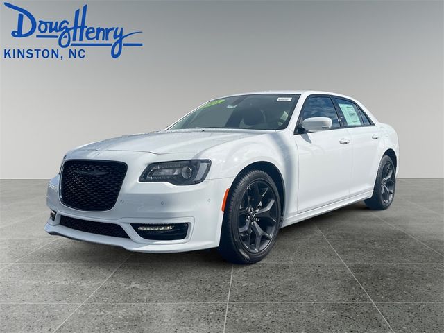 2023 Chrysler 300 Touring L