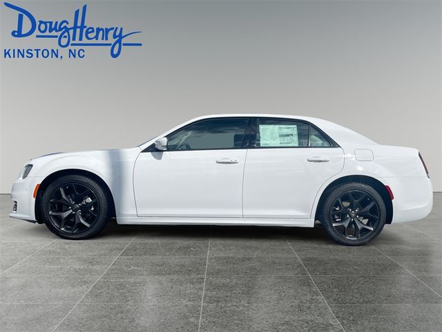 2023 Chrysler 300 Touring L