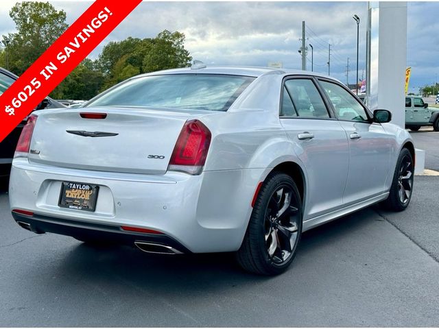 2023 Chrysler 300 Touring L