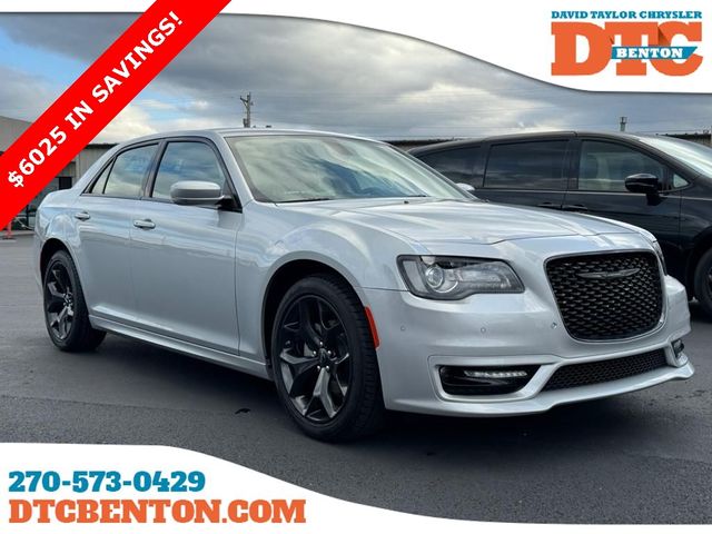 2023 Chrysler 300 Touring L