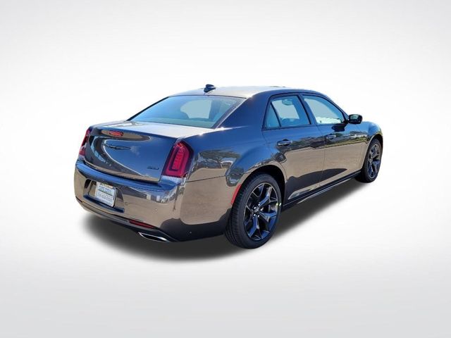 2023 Chrysler 300 Touring L