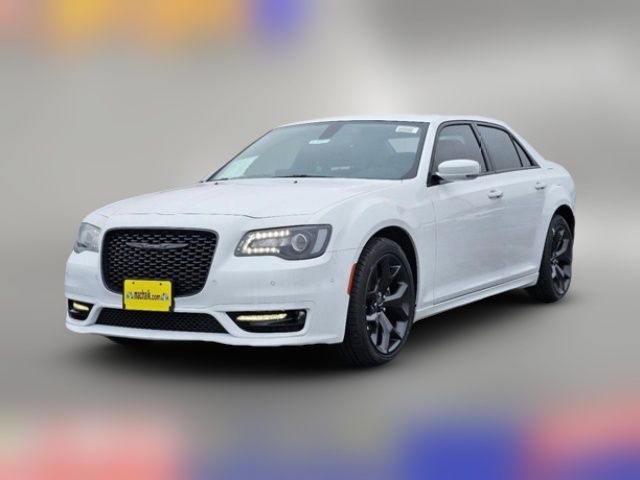 2023 Chrysler 300 Touring L