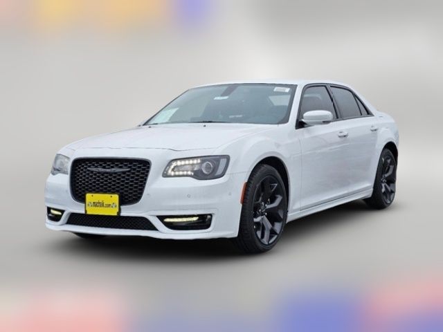 2023 Chrysler 300 Touring L