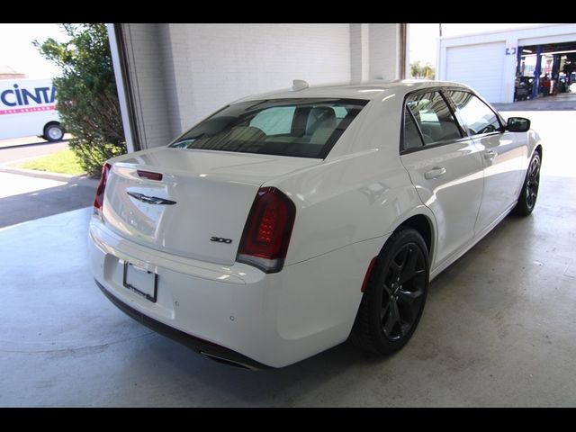 2023 Chrysler 300 Touring L