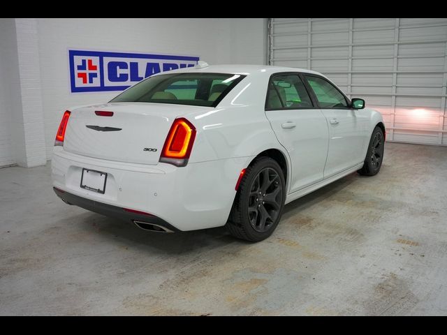 2023 Chrysler 300 Touring L