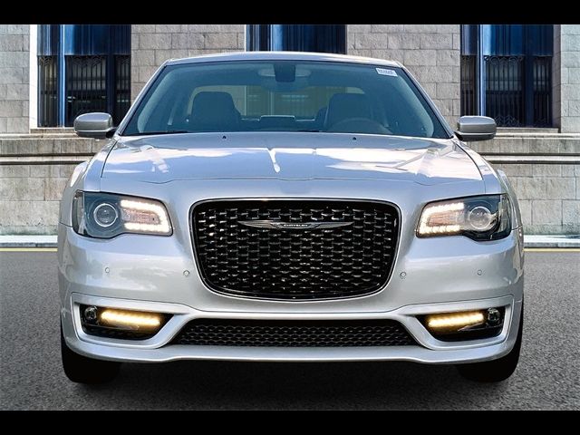 2023 Chrysler 300 Touring L