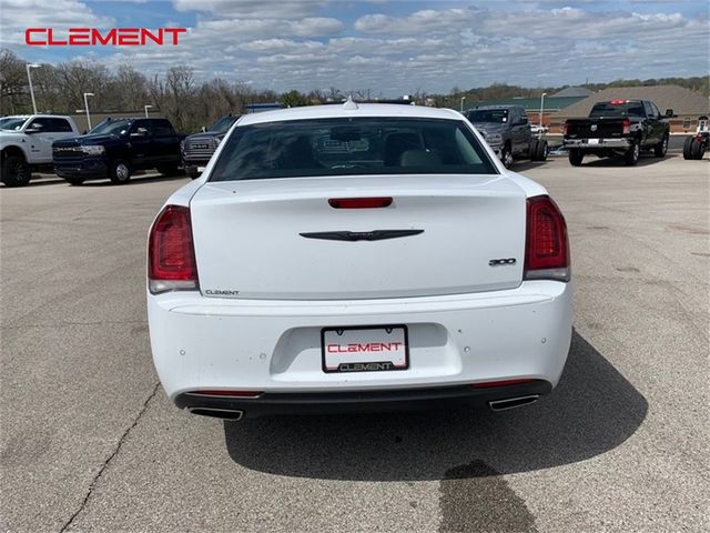 2023 Chrysler 300 Touring L