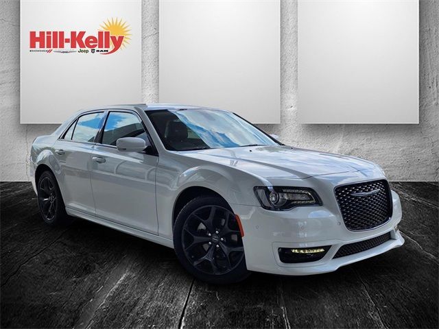 2023 Chrysler 300 Touring L