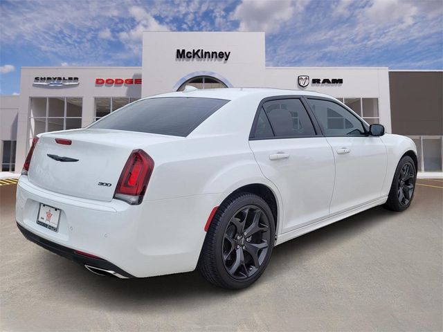 2023 Chrysler 300 Touring L