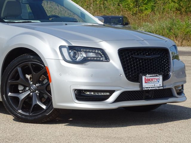 2023 Chrysler 300 Touring L