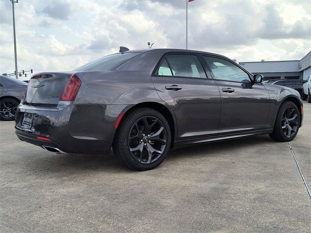 2023 Chrysler 300 Touring L