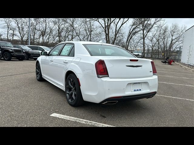 2023 Chrysler 300 Touring L