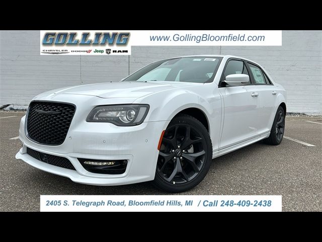 2023 Chrysler 300 Touring L