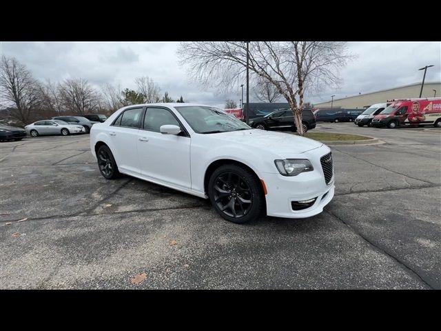 2023 Chrysler 300 Touring L