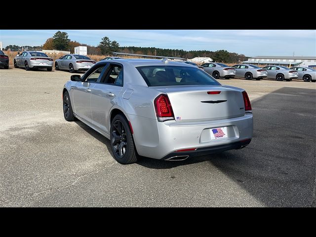 2023 Chrysler 300 Touring L