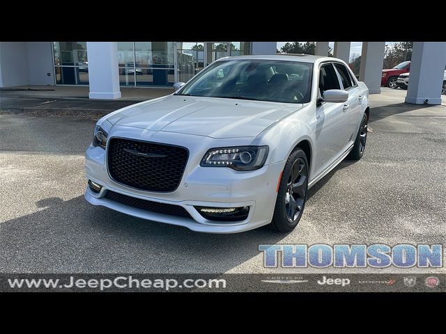 2023 Chrysler 300 Touring L