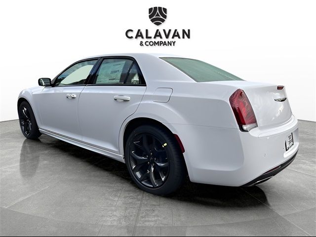 2023 Chrysler 300 Touring L