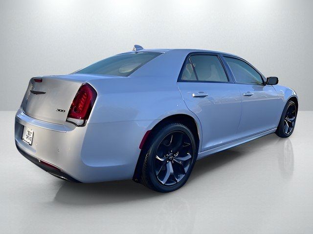 2023 Chrysler 300 Touring L