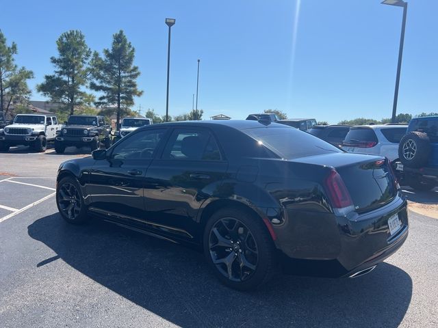 2023 Chrysler 300 Touring L