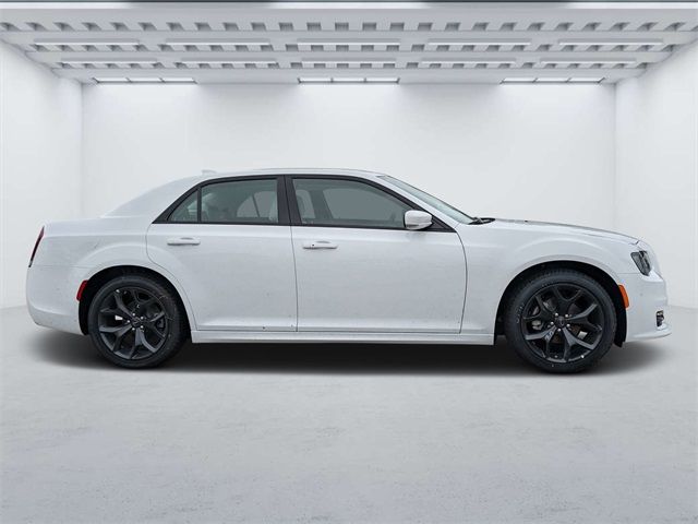 2023 Chrysler 300 Touring L