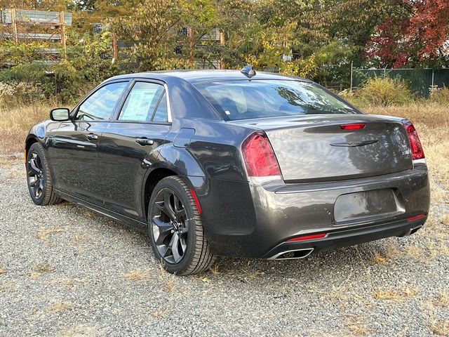 2023 Chrysler 300 Touring L