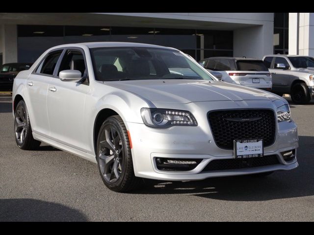 2023 Chrysler 300 Touring L