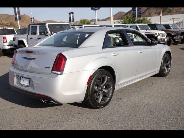 2023 Chrysler 300 Touring L