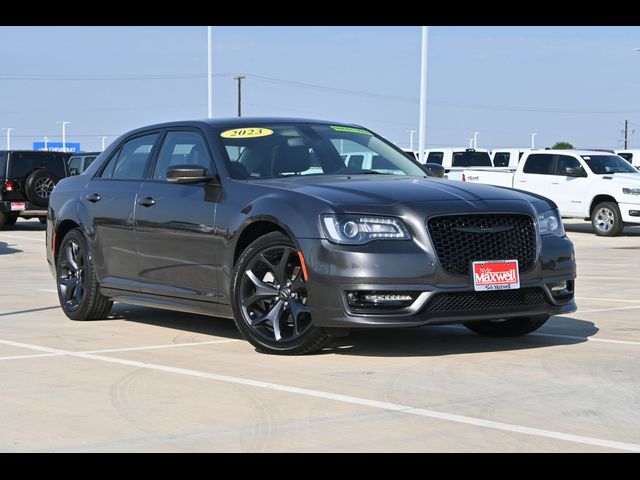 2023 Chrysler 300 Touring L