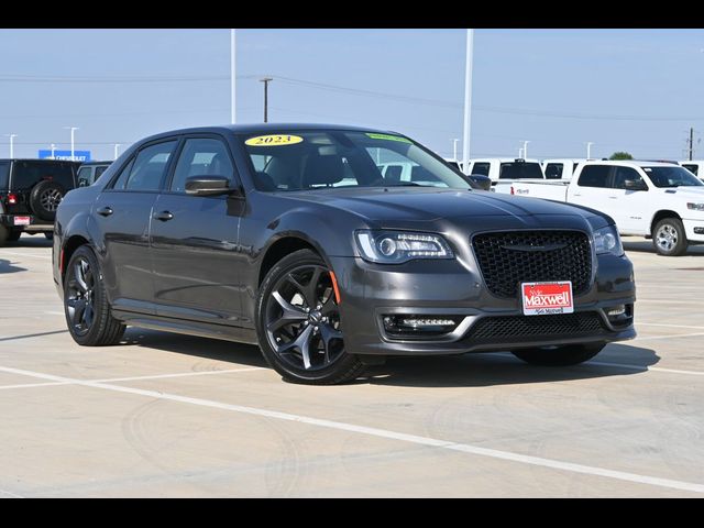 2023 Chrysler 300 Touring L