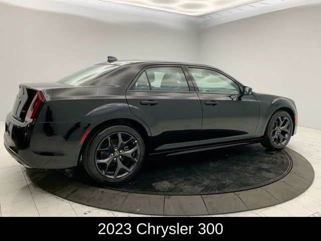 2023 Chrysler 300 Touring L