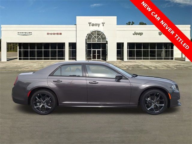 2023 Chrysler 300 Touring L