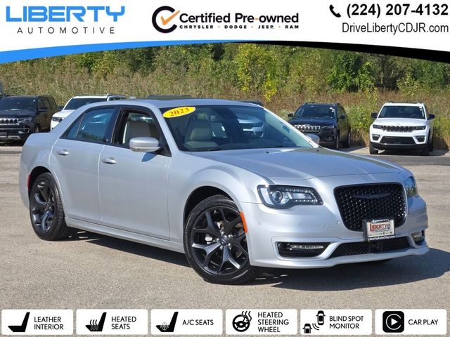 2023 Chrysler 300 Touring L