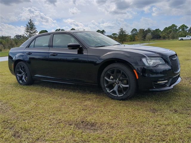 2023 Chrysler 300 Touring L