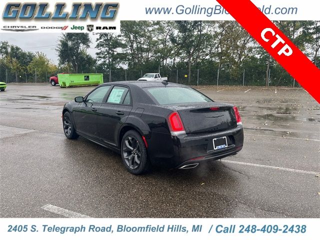 2023 Chrysler 300 Touring L