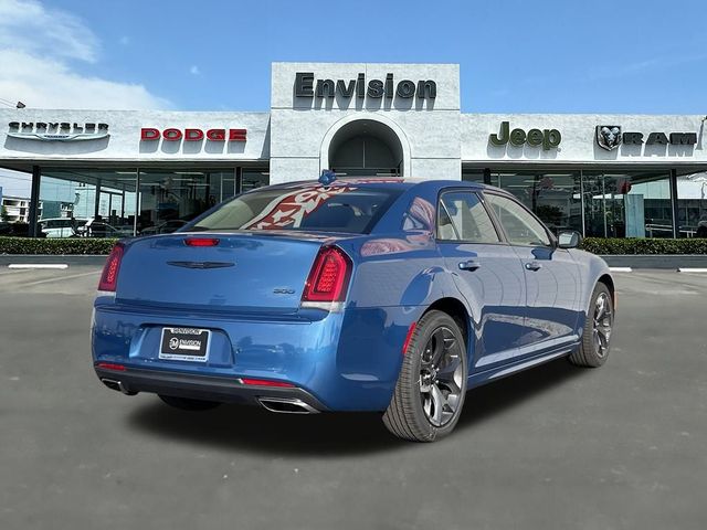 2023 Chrysler 300 Touring L