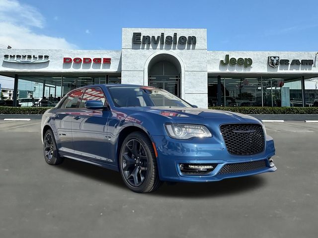 2023 Chrysler 300 Touring L