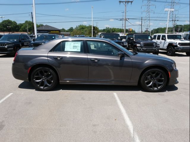 2023 Chrysler 300 Touring L