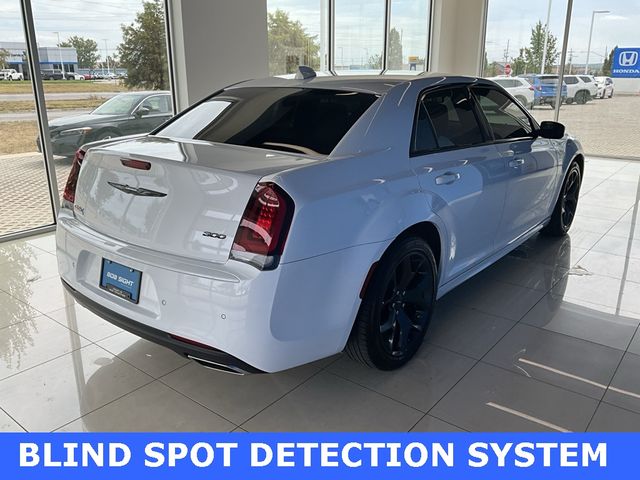 2023 Chrysler 300 Touring L