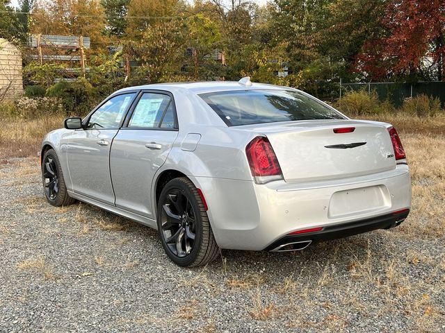 2023 Chrysler 300 Touring L