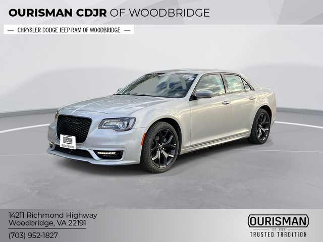 2023 Chrysler 300 Touring L