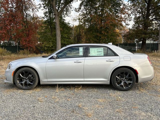 2023 Chrysler 300 Touring L