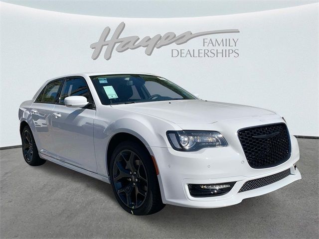 2023 Chrysler 300 Touring L